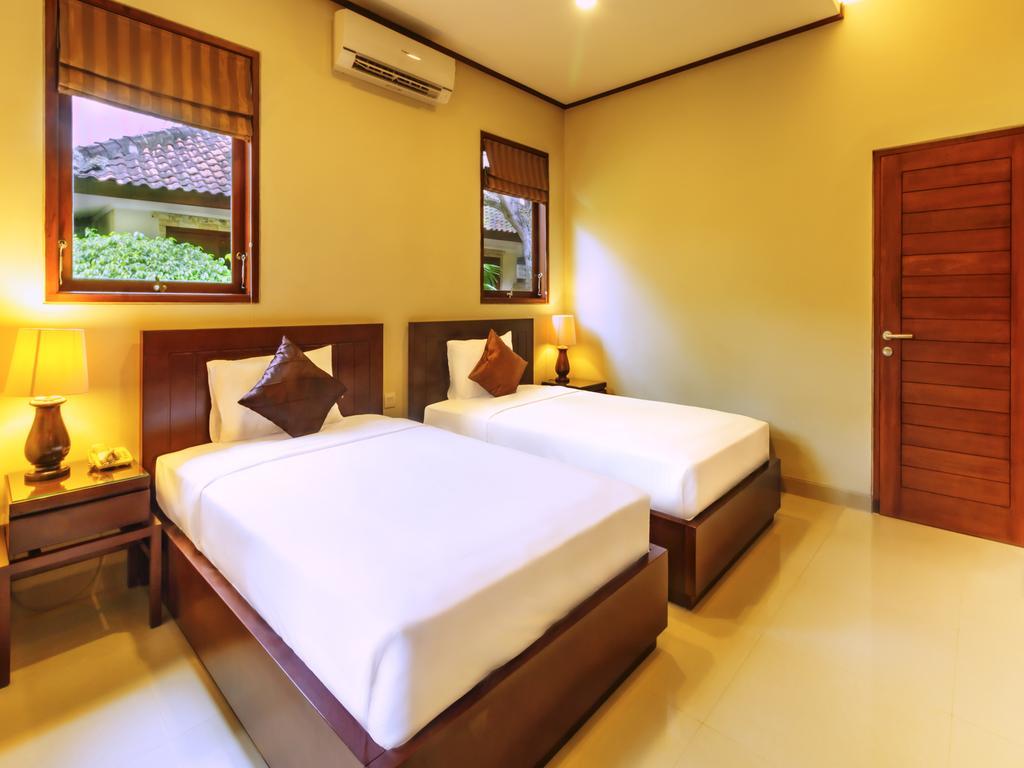 Deluxe Premiere Interconnecting Room with Pool View